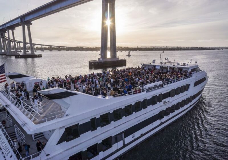 San Diego: Christmas Eve Buffet Brunch or Dinner Cruise - An Honest Look at the Cruise Experience