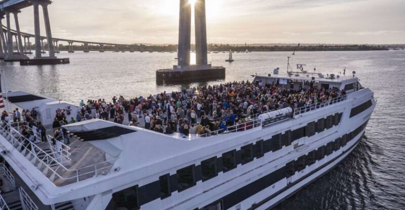 San Diego: Christmas Eve Buffet Brunch or Dinner Cruise - Food and Drinks: Worth the Price?