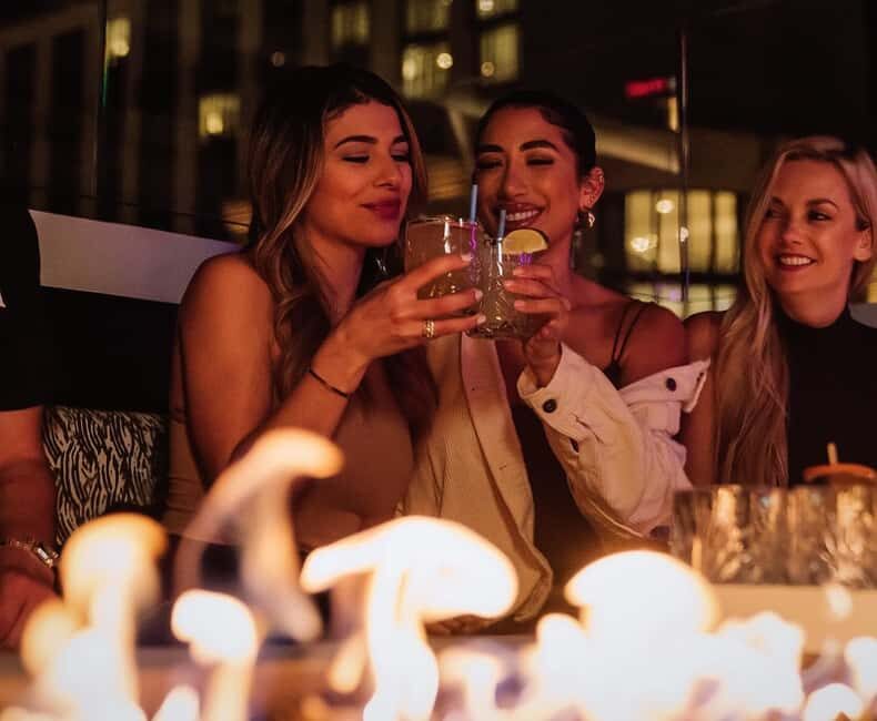 San Diego: Downtown Bar Crawl Party Pass - Setting the Scene: What to Expect on the Night