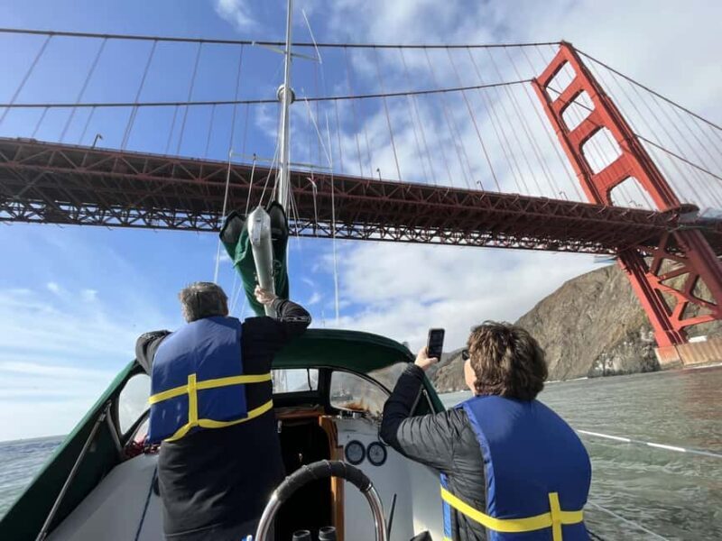 SAN FRANCISCO: (2hr) PRIVATE Sailing Experience 6 Guests - Setting the Scene for Your Sailing Adventure