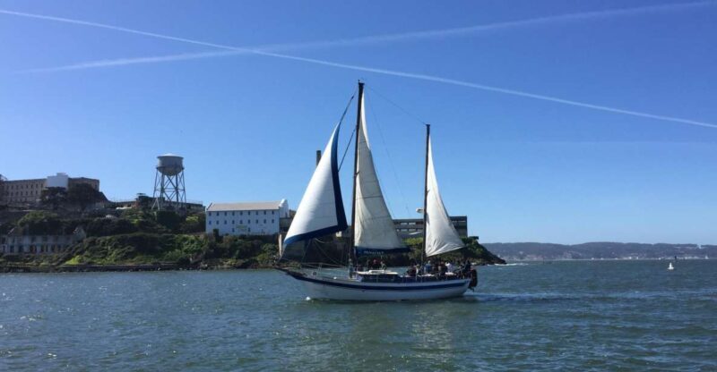 San Francisco: Bay Sailing Tour with Drinks - The Drinks and Atmosphere
