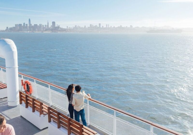 San Francisco: Christmas Day Buffet Brunch or Dinner Cruise - The Food and Beverage Experience