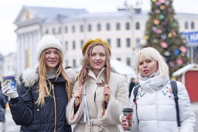 San Marinos Starlit Stroll: A Christmas Walking Tour - San Marinos Starlit Stroll: A Christmas Walking Tour