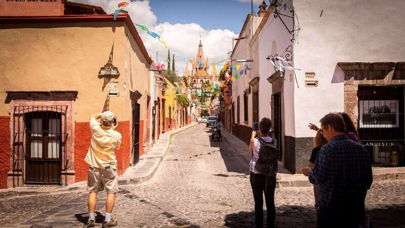 San Miguel: Landmarks and Lunch Walking Tour in English - Practical Tips and Considerations