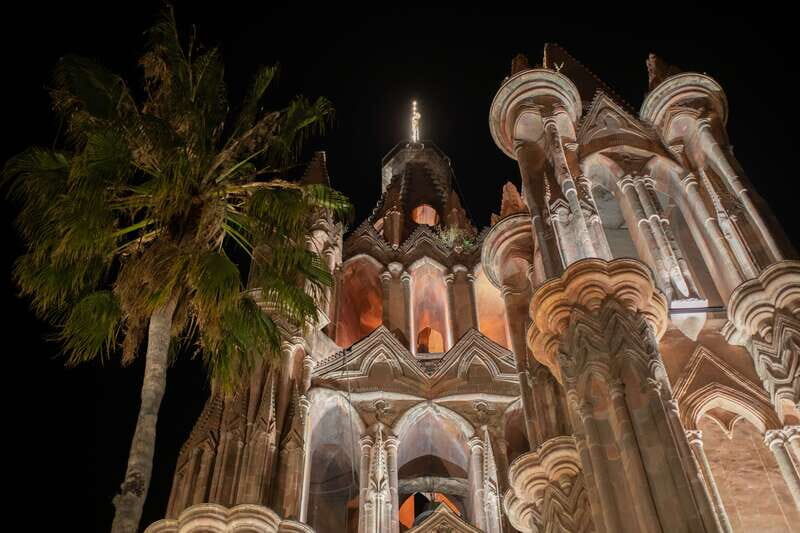 San Miguel: Landmarks and Lunch Walking Tour in English - Who Should Consider This Tour?