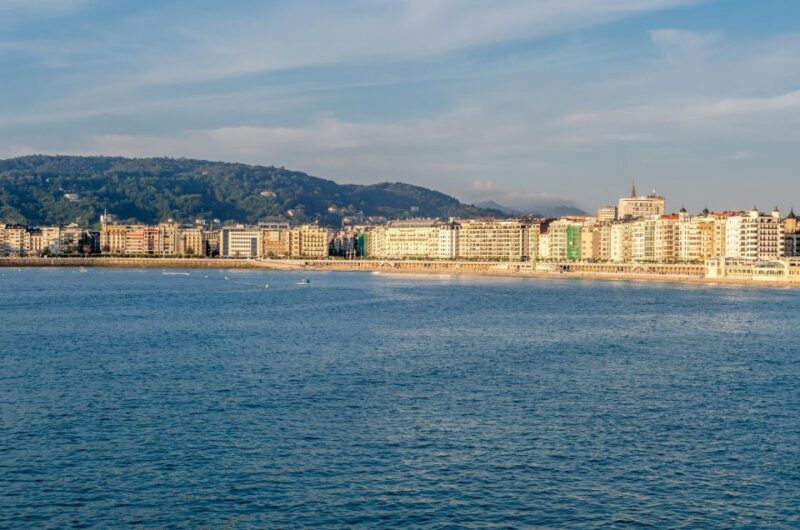 San Sebastian: Express Walk with a Local in 60 minutes - An Inside Look at the San Sebastian Express Walk