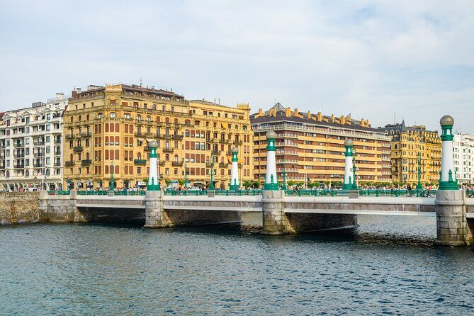 San Sebastian: Old Town Exploration Game and Tour - The Pros and Cons at a Glance