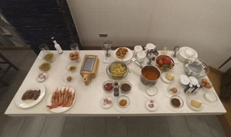 San Sebastián: Pintxo Workshop & Fest in the Secret Kitchen - The Beginning: A Walk Through the Old Town