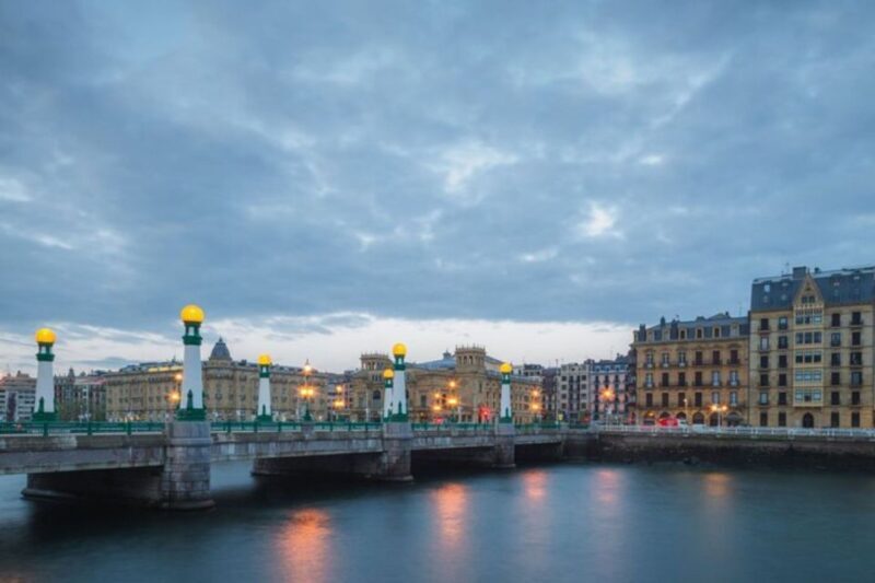 San Sebastian: Private custom walking tour with a guide - Key Points