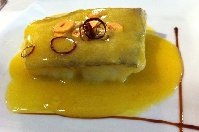 San Sebastián Private Food-Historical tour & meal at a Gastronomy Club - The Itinerary: What to Expect