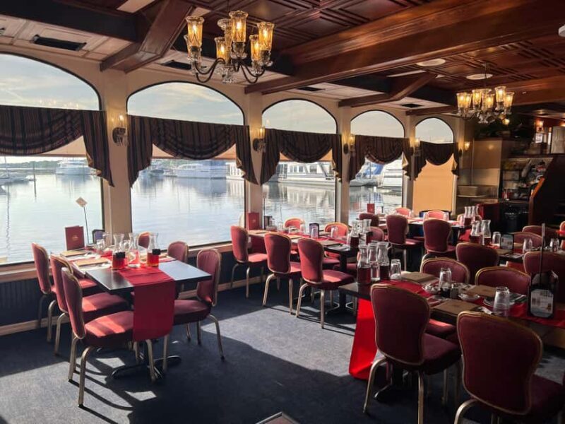 Sanford: St. Johns River Dinner Cruise with Live Music - What You Can Expect from the St. Johns River Dinner Cruise