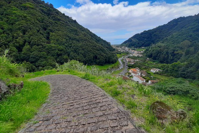 Sanguinho hike, Salto do Prego Waterfall and Furnas hotsprings - What the Tour Entails: A Day Filled with Nature and Culture