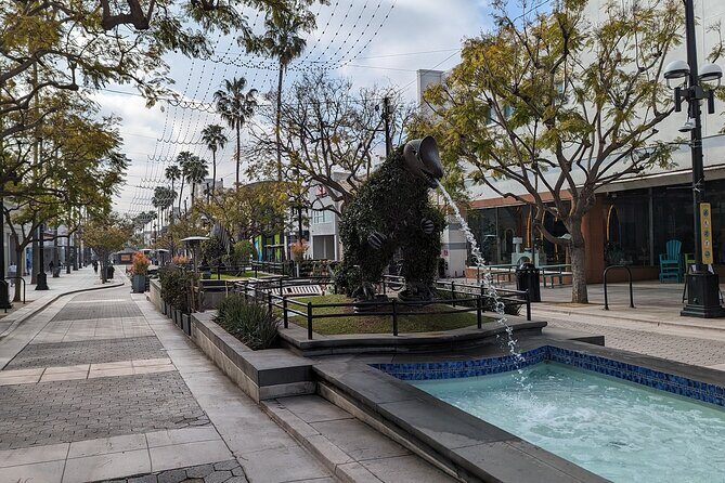 Santa Monica Scavenger Hunt Walking Tour and Game - FAQ