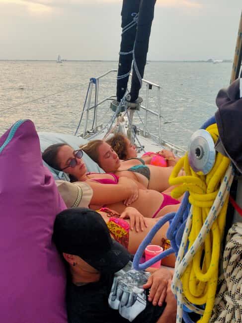 Santa Pola: Sail to Tabarca, snorkel, and enjoy sunset with a tasting - Key Points