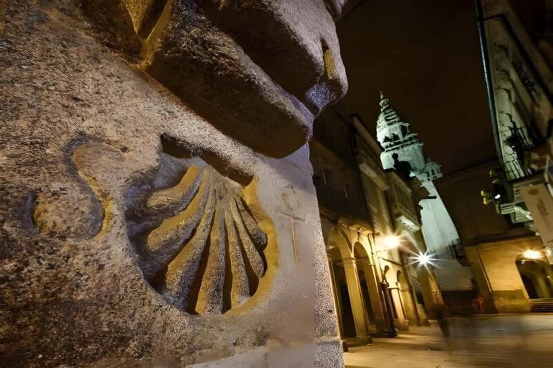 Santiago de Compostela: Night tour "Secrets of Compostela". - The Guide and the Experience