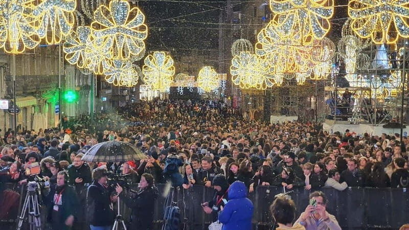 Santiago de Compostela: Vigo Christmas Lights Guided Tour - Key Points