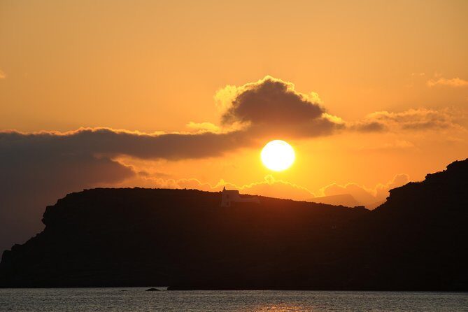 Santorini 5 Hour Private Oia Tour & Lunch/Dinner at a Local Farm - FAQs