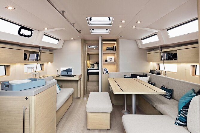 Santorini: Caldera Private Sailing Boat Cruise with Beneteau Oceanis 46.1 - Key Points