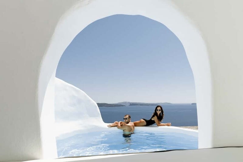 Santorini: Casual Photoshoot by Flying Dress Photo © - Key Points