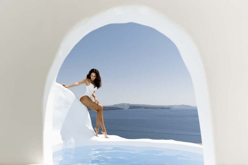 Santorini: Casual Photoshoot by Flying Dress Photo © - The Experience’s Structure and Logistics