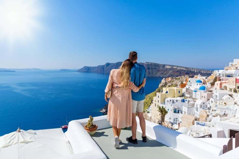 Santorini Couple Photography: Timeless Moments last forever - Key Points