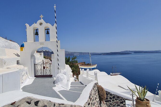Santorini First-Time Guests Private Tour Sightseeing, excavetions & wine testing - FAQ