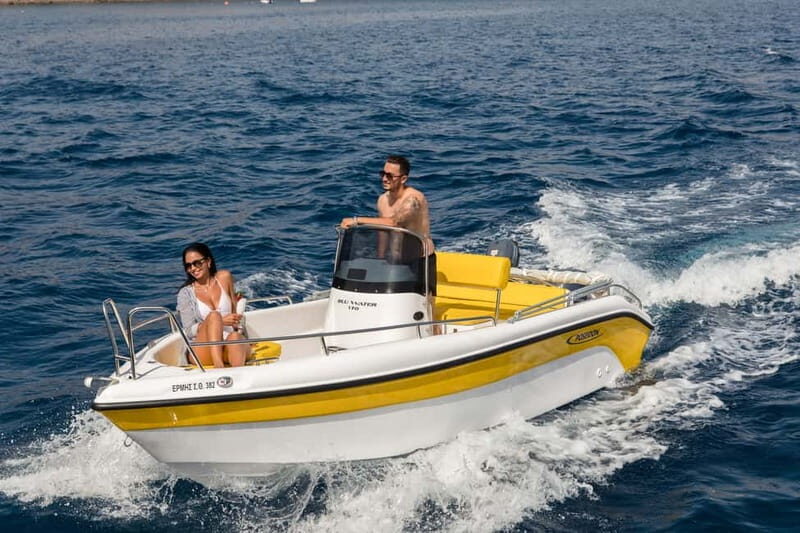 Santorini: license free boat in Santorini - The Sum Up