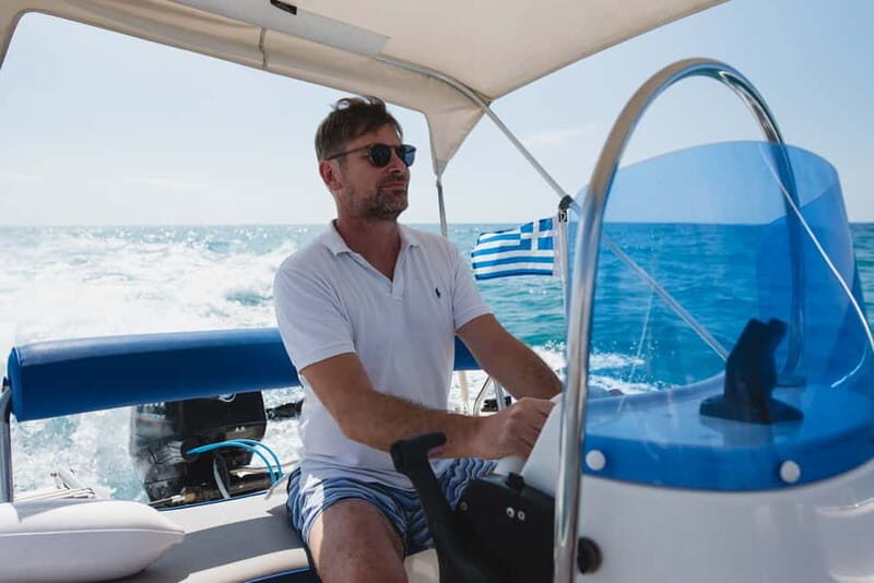 Santorini: License-Free Boat Rental with Ice, Water, & Fruit - Frequently Asked Questions