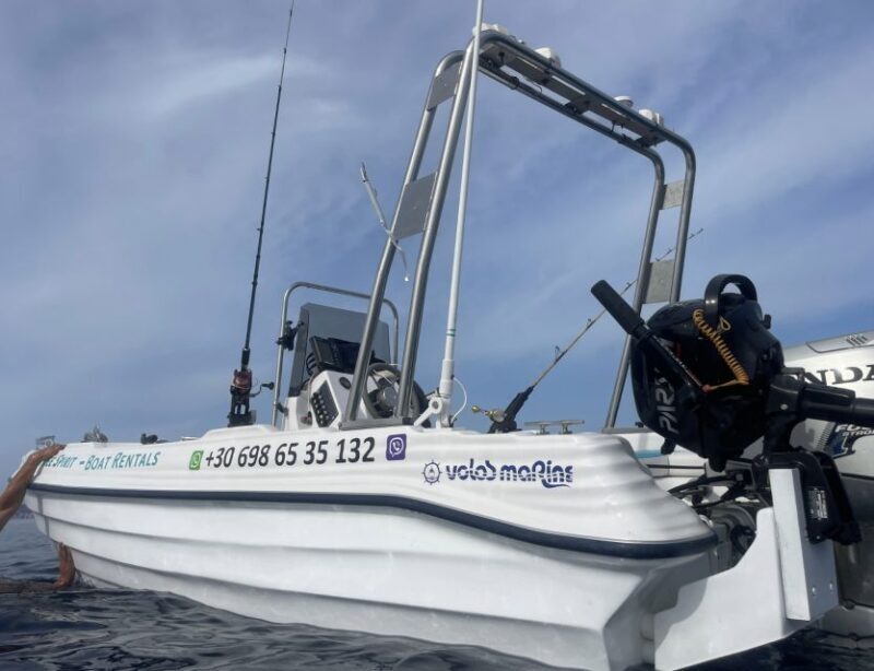 Santorini: License-Free Boat Rental with Snorkeling Gear - What to Expect on the Water