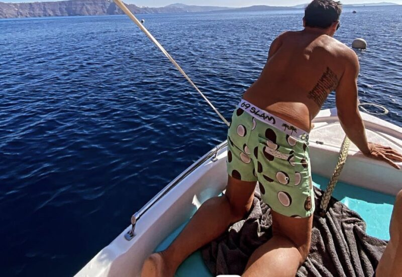 Santorini: License-Free Boat Rental with Snorkeling Gear - The Sum Up