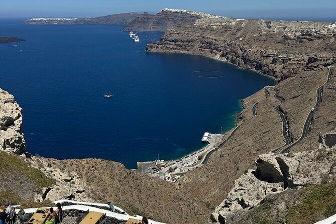 Santorini Mini Wine Tasting Tour at 2 Wineries - Who Is This Tour Best Suited For?