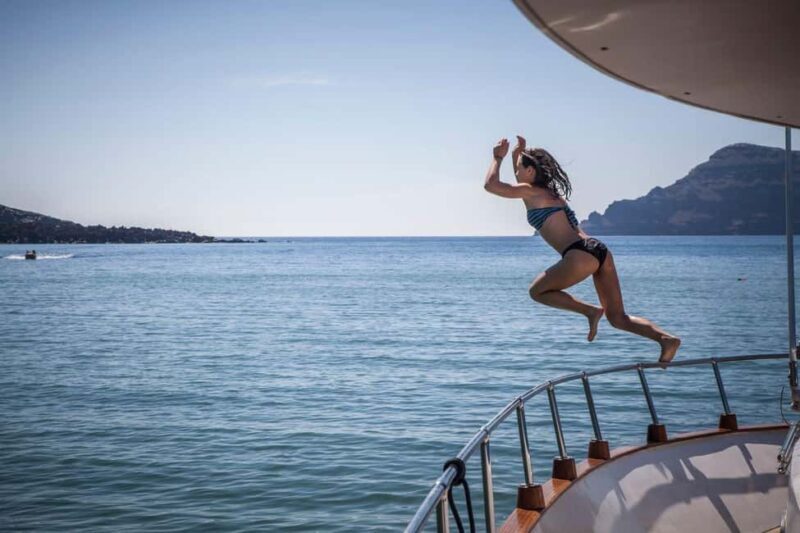 Santorini: Motor Yacht Private Cruise with 5-Course Meal - FAQs