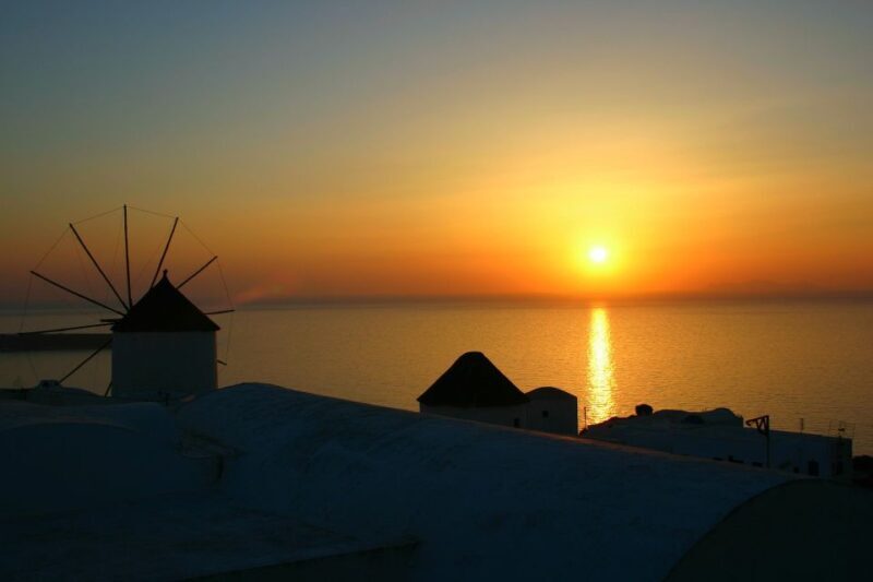 Santorini: Oia Cultural Highlights Sunset Walking Tour - The Itinerary and What You Can Expect