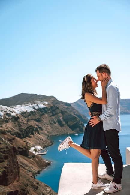 Santorini: Oia Private Couple Photoshoot with 35 Photos - The Practicalities: Duration, Cost, and Value