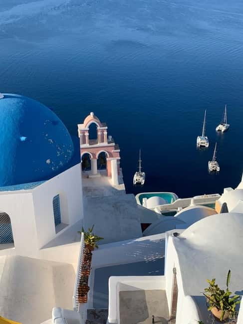 Santorini: Oia Sunrise Walking Tour with Local Guide - Key Points