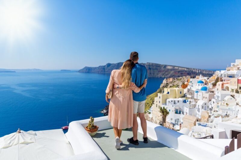 Santorini: Photo Shoot with a Private Vacation Photographer - Key Points