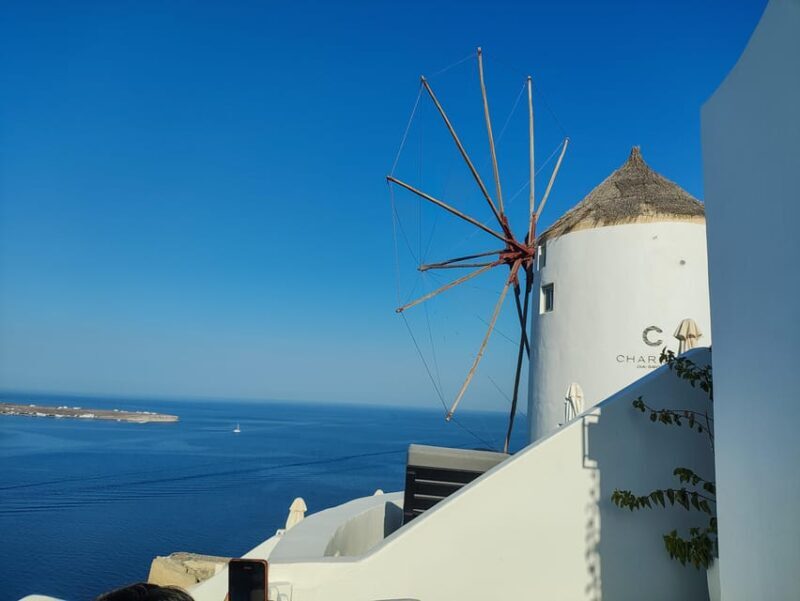 Santorini: Private Sightseeing Tour with Local Guide - Key Points
