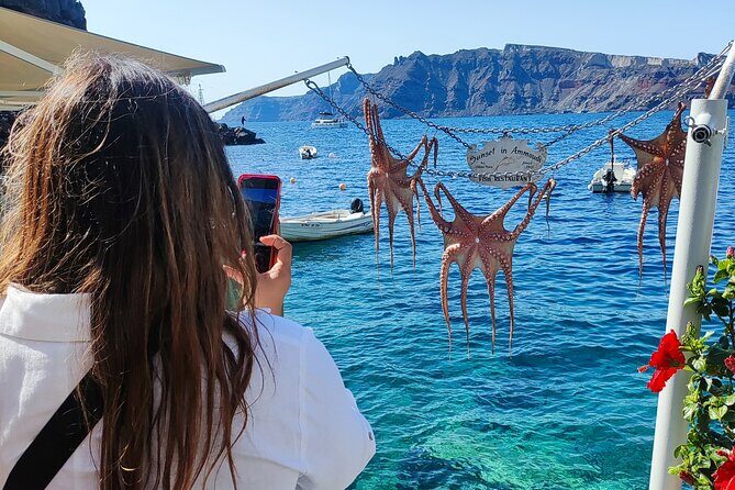 Santorini: Private Sightseeing Tour with Local Guide - Key Points