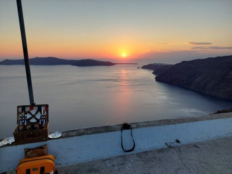 Santorini: Private Sunset Tour with Picnic & Transfer - Key Points