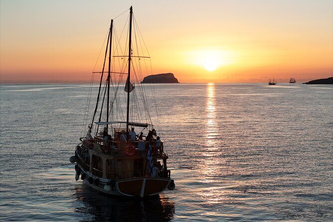 Santorini Sunset cruise - Key Points