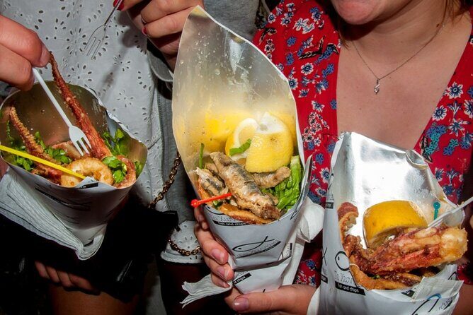 Santorini Sunset Walking Tour inc. tastings and 5 drinks - Wrapping It Up