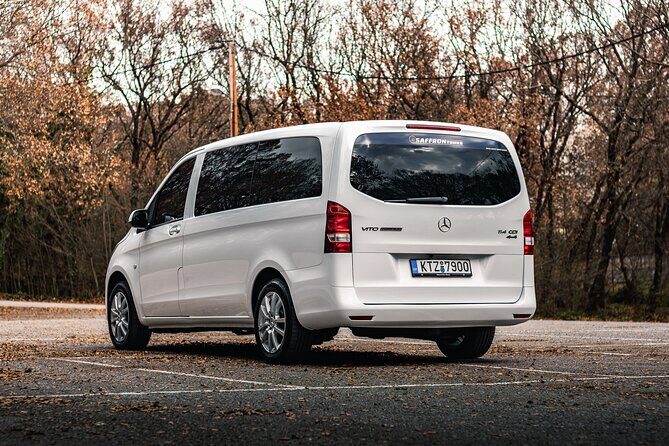 Santorini Taxi / Transfer Service From or To Airport - Who Is This Service Best For?