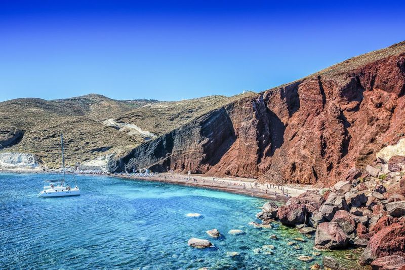 Santorini: Top Sights Day Trip, Wine Tasting, & Oia Sunset - Guides and drivers: why the experience feels smooth