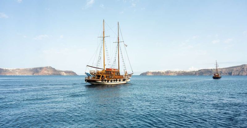 Santorini: Volcanic Islands Cruise with Hot Springs Visit - Scenic sailing through the caldera: where Santorini looks different