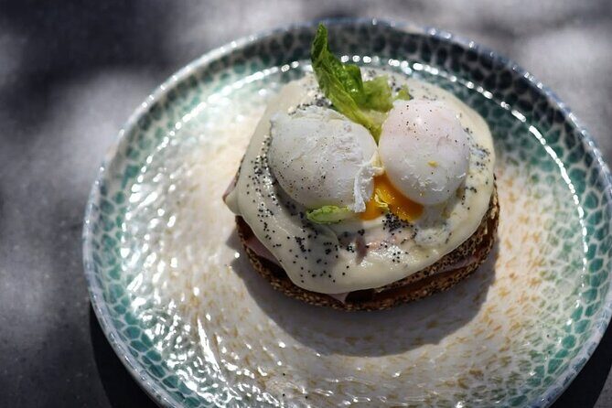 Santorini Waves of Passion - The Experience from a Traveler’s Perspective