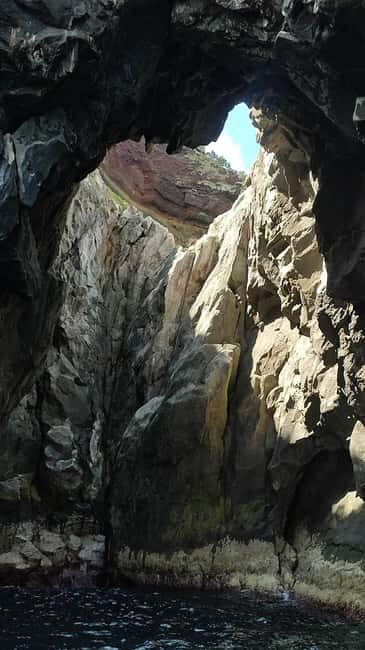 São Miguel: Boat Tour  Volcanic Wonders, Caves & History - Key Points