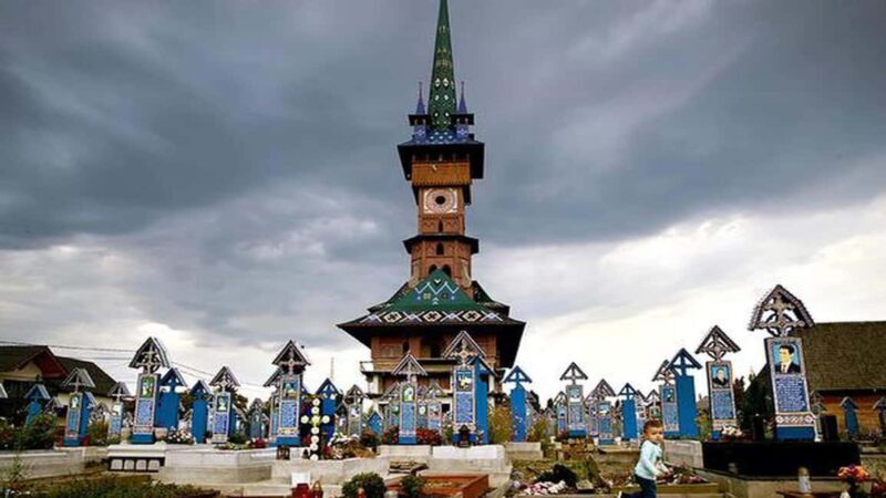 Sapinta merry cemetery one day tour from Oradea - Key Points