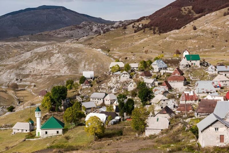 Sarajevo: Lukomir Nomad Village Hiking Tour + Lunch Included - Who Should Consider This Tour?