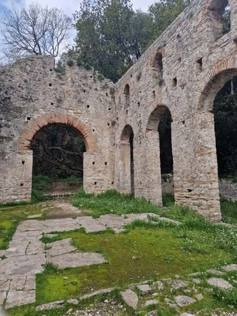 Saranda: Butrint and Gjirokastra Private Day Trip with Lunch - Final Scenic Stop: Lekuresi Castle