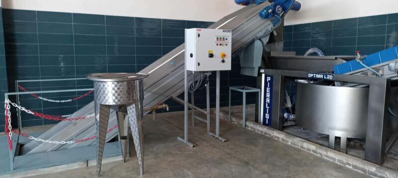 Saranda: Wine and raki tasting, local products. - Key Points